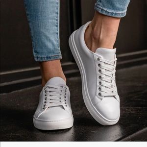 Thursday Women’s white sneakers